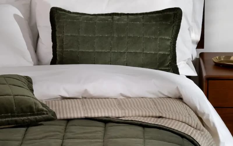 Appliances & Furniture Online Giveaways UK: Win a 600 Thread Count Bedding Set and Velvet Bedspread. Hosted by Good House Keeping.