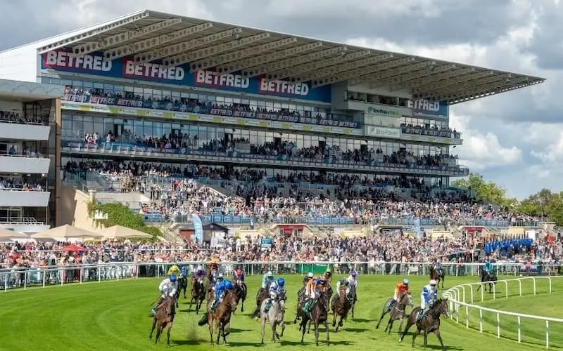 Recreational Online Competitions UK: Win 7 pairs of County Enclosure tickets (£39 per ticket) at Doncaster Racecourse. Hosted by Woman Magazine.