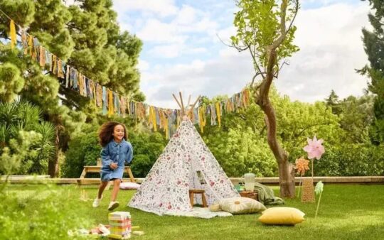 Home & Garden Online Giveaways UK: Win £500 Dobbies Gift Card. Hosted by Woman Magazine.