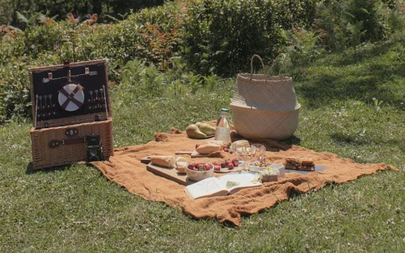 Gift Cards & Vouchers Online Giveaways UK: Win a Fabulous Picnic Hamper. Hosted by HN Magazine.